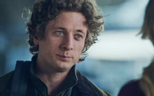 HD desktop wallpaper from the TV show The Bear featuring Jeremy Allen White, focusing on his expressive face with a blurred background.
