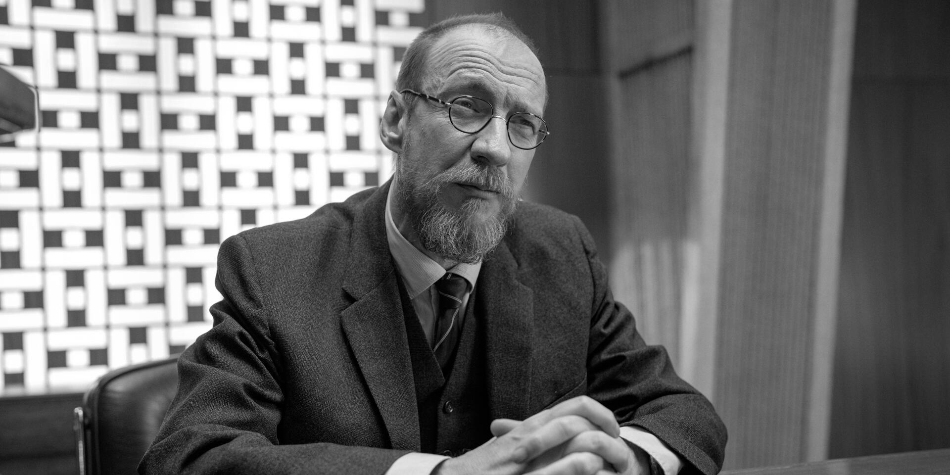 An HD desktop wallpaper featuring imagery from the TV show Kaos (2024), designed to enhance your digital background with a captivating aesthetic.