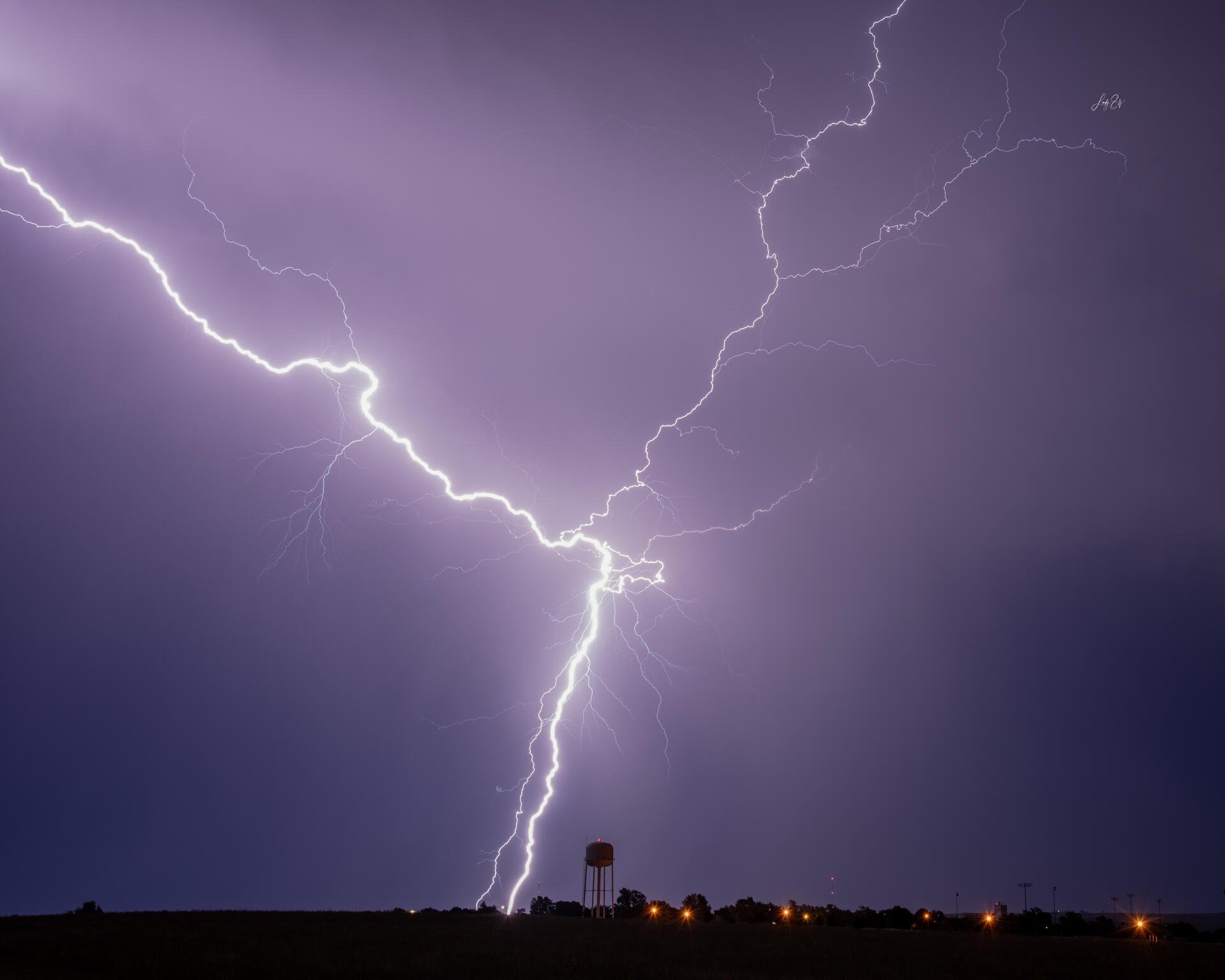 Download Lightning 4k Ultra HD Wallpaper