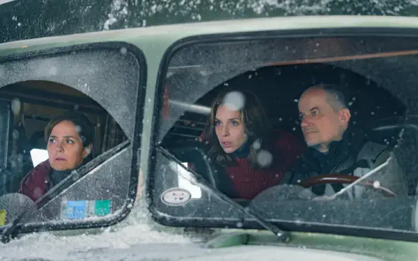 Scene from the TV show The Eternaut, featuring three characters inside a vehicle with snowy effects, captured in a 4K Ultra HD PC desktop wallpaper and background.
