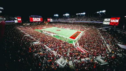 HD PC desktop wallpaper/background: panoramic night view of Tampa Bay Buccaneers stadium, packed stands and illuminated field.