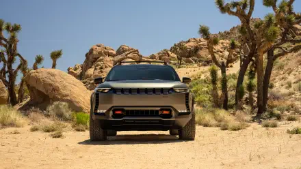 Front view of a Jeep Wagoneer S SUV parked in a sunlit desert with Joshua trees — 4K Ultra HD PC desktop wallpaper background.