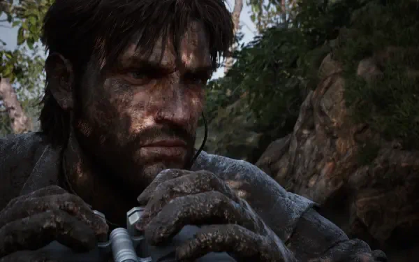 4K Ultra HD PC desktop wallpaper of Metal Gear Solid Δ: Snake Eater — close-up of mud-smeared Snake crouched in a forest, gripping survival gear with an intense, determined expression.