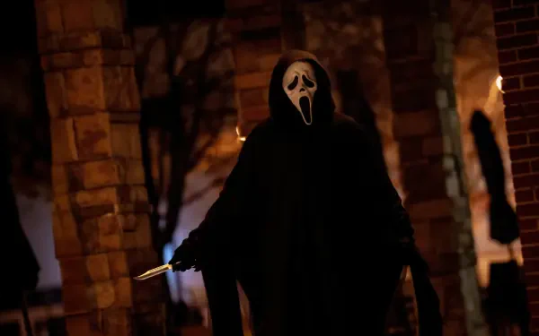 4K Ultra HD PC desktop wallpaper of Ghostface from Scream 7: cloaked figure in black holding a knife beneath dimly lit brick archways.