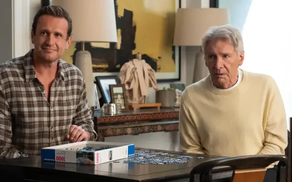 4K Ultra HD PC wallpaper from the TV show Shrinking: two series leads sit at a table assembling a jigsaw puzzle in a cozy living room.