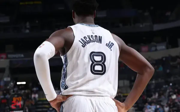 HD desktop wallpaper: rear view of an NBA Memphis Grizzlies player in a white #8 jersey, hands on hips, standing on the court.