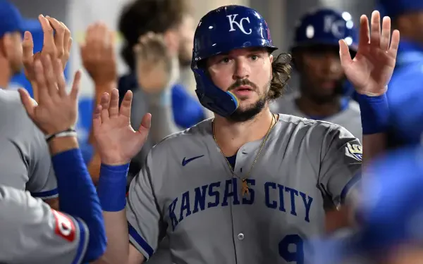 4K Ultra HD PC desktop wallpaper showing a Kansas City Royals baseball player in gray uniform returning to the dugout, hands raised for high-fives.