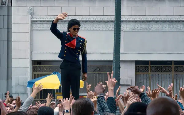 4K Ultra HD PC desktop wallpaper for the movie Michael (2026): costumed performer in a military-style jacket waves to a cheering city crowd.