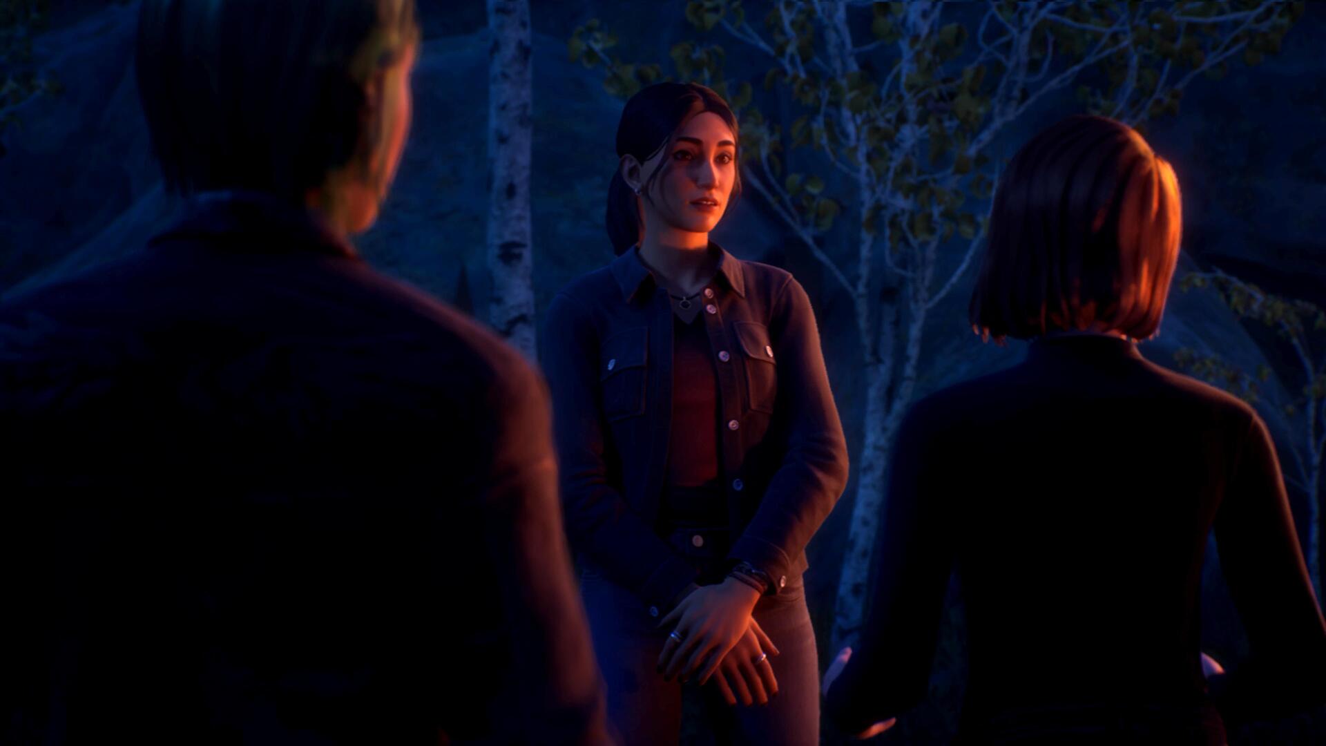 Moonlit scene from the video game Life Is Strange: Reunion (Life Is Strange): three characters in a birch forest, a woman facing two figures. 4K Ultra HD PC desktop wallpaper/background.
