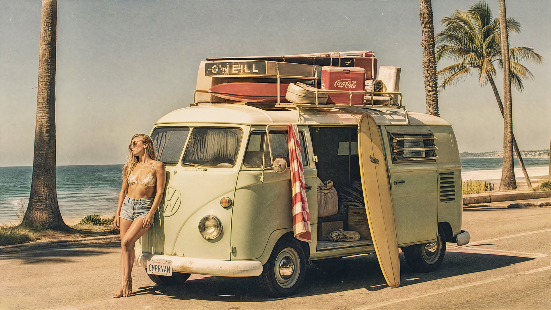 Vintage summer 4K Ultra HD PC desktop wallpaper and background: pastel VW camper van with surfboard, stacked luggage and a woman in swimsuit by a palm-lined beach road.