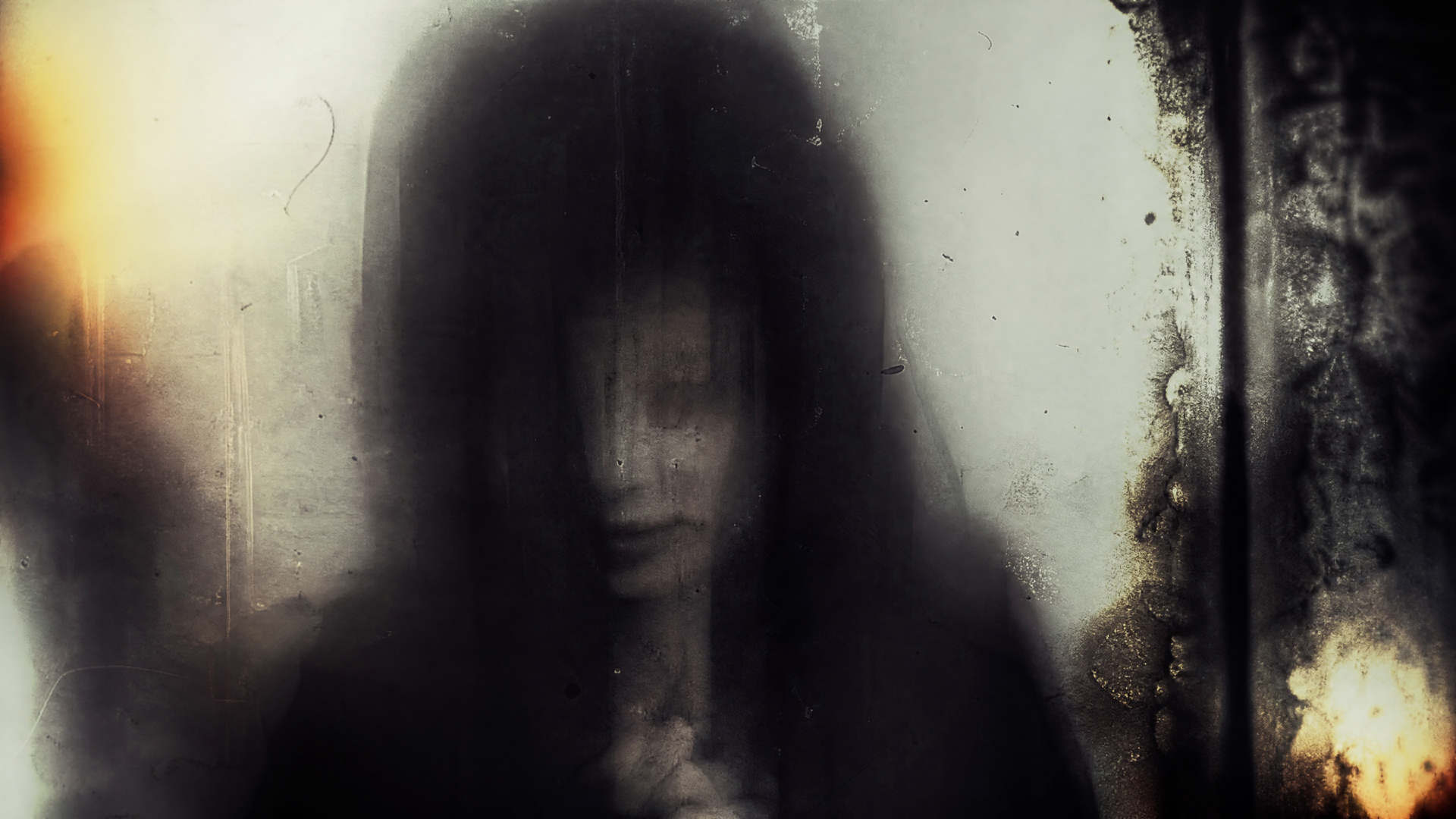 4K Ultra HD PC wallpaper: spooky-season ghost woman with long dark hair, blurred pale face and a distorted reflection in a grim, cracked mirror.
