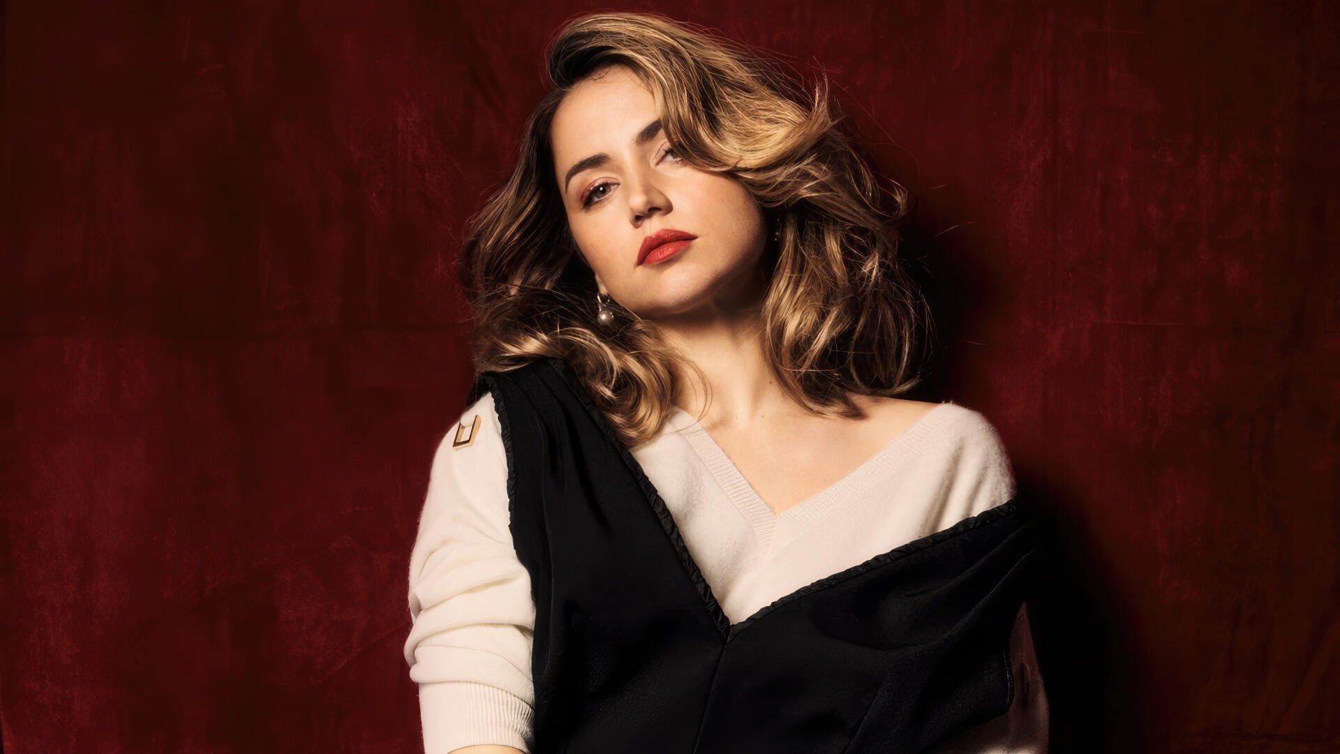 Glamorous female celebrity actress portrait against a deep red backdrop, soft waves and an elegant draped outfit — 4K Ultra HD PC desktop wallpaper and background.