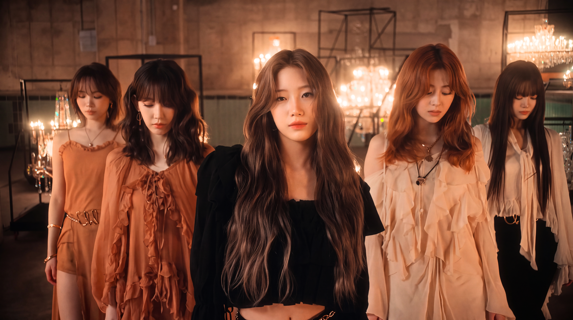 5K Ultra HD K-pop desktop wallpaper: five women in boho outfits stand in a warm, lamp-lit studio, center singer with long hair, moody vintage atmosphere.
