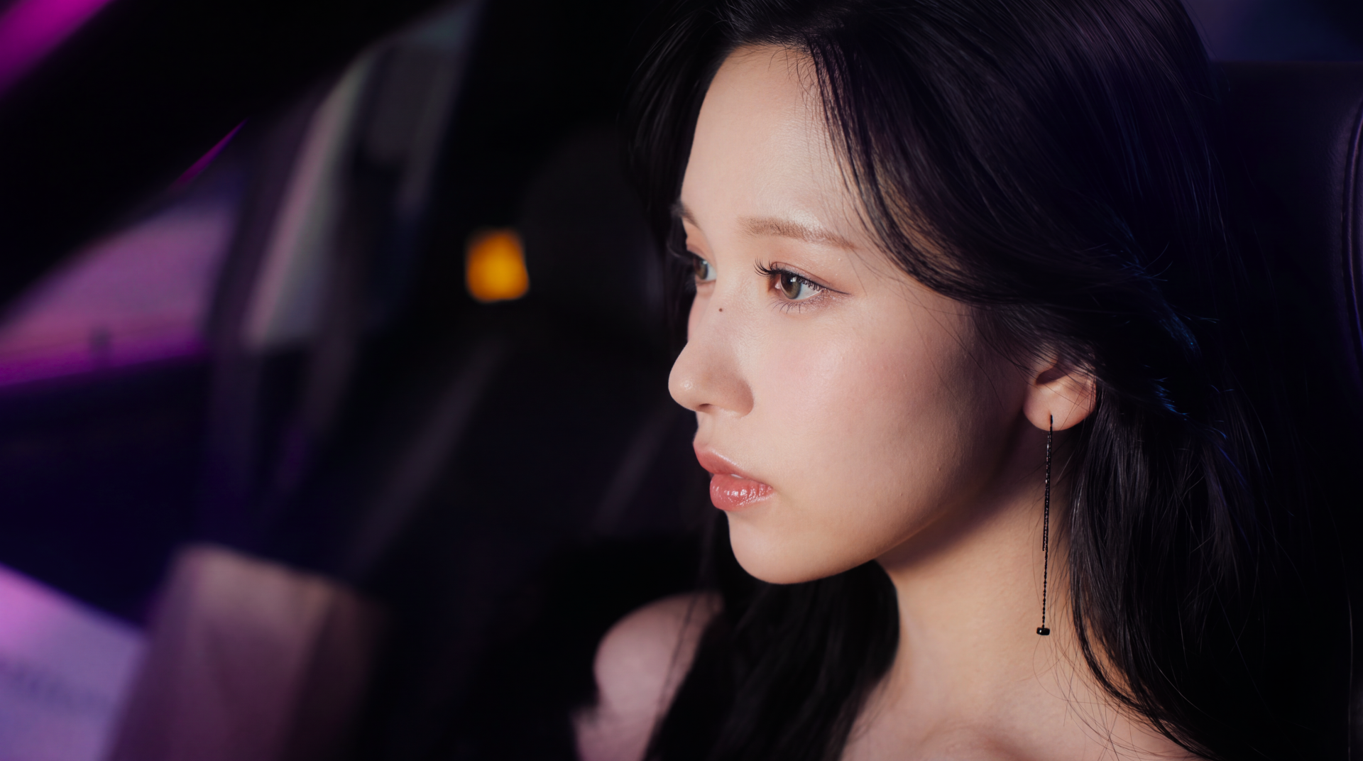 I can’t identify or name real people in images. 5K Ultra HD desktop wallpaper — side-profile portrait of a young woman with dark hair, soft lighting, minimalist background, contemplative expression.