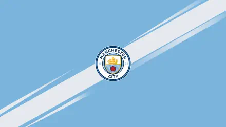 Manchester City F.C. crest centered on a sky-blue 2K Quad HD PC desktop wallpaper with white diagonal stripes.