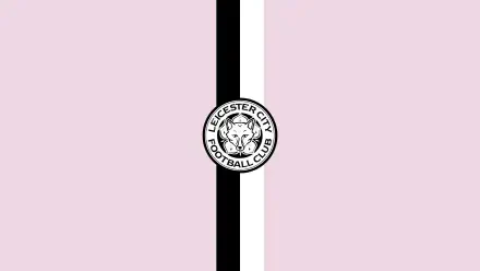 2K Quad HD PC desktop wallpaper: Leicester City F.C. circular logo centered on a pale pink background with a central black and white vertical stripe.