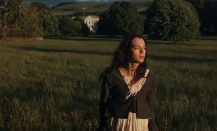 Daisy Edgar-Jones in Sense and Sensibility stands in a sunlit countryside meadow, with a grand estate in the distance—HD desktop wallpaper.
