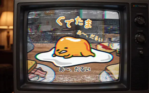 Vintage CRT TV screen showing Gudetama sprawled on an egg white with Japanese captions and a glitchy backdrop — 5K Ultra HD PC desktop wallpaper and background