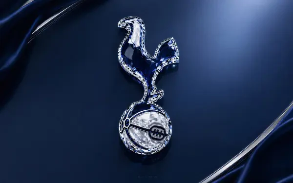 4K Ultra HD PC desktop wallpaper showing the Tottenham Hotspur F.C. silver cockerel logo on a glossy dark blue background.