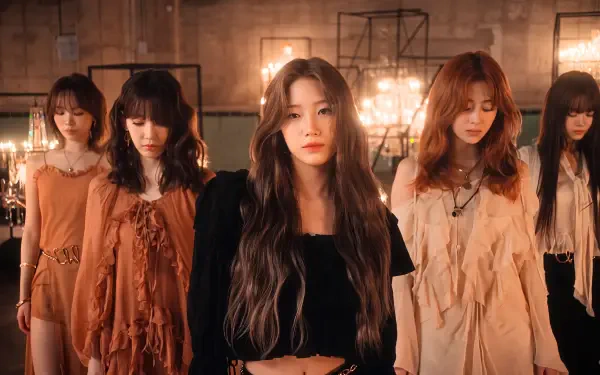 5K Ultra HD K-pop desktop wallpaper: five women in boho outfits stand in a warm, lamp-lit studio, center singer with long hair, moody vintage atmosphere.