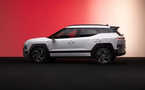 Silver Hyundai Bayon SUV in side profile against a red and cream backdrop, featured in an 8K Ultra HD PC desktop wallpaper.