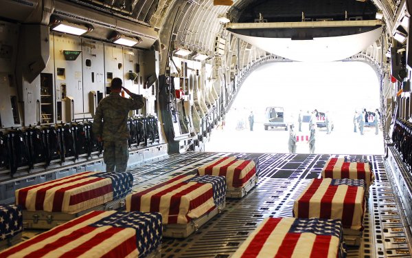 Military Fallen Soldier Soldier Coffin Aircraft HD Wallpaper | Background Image