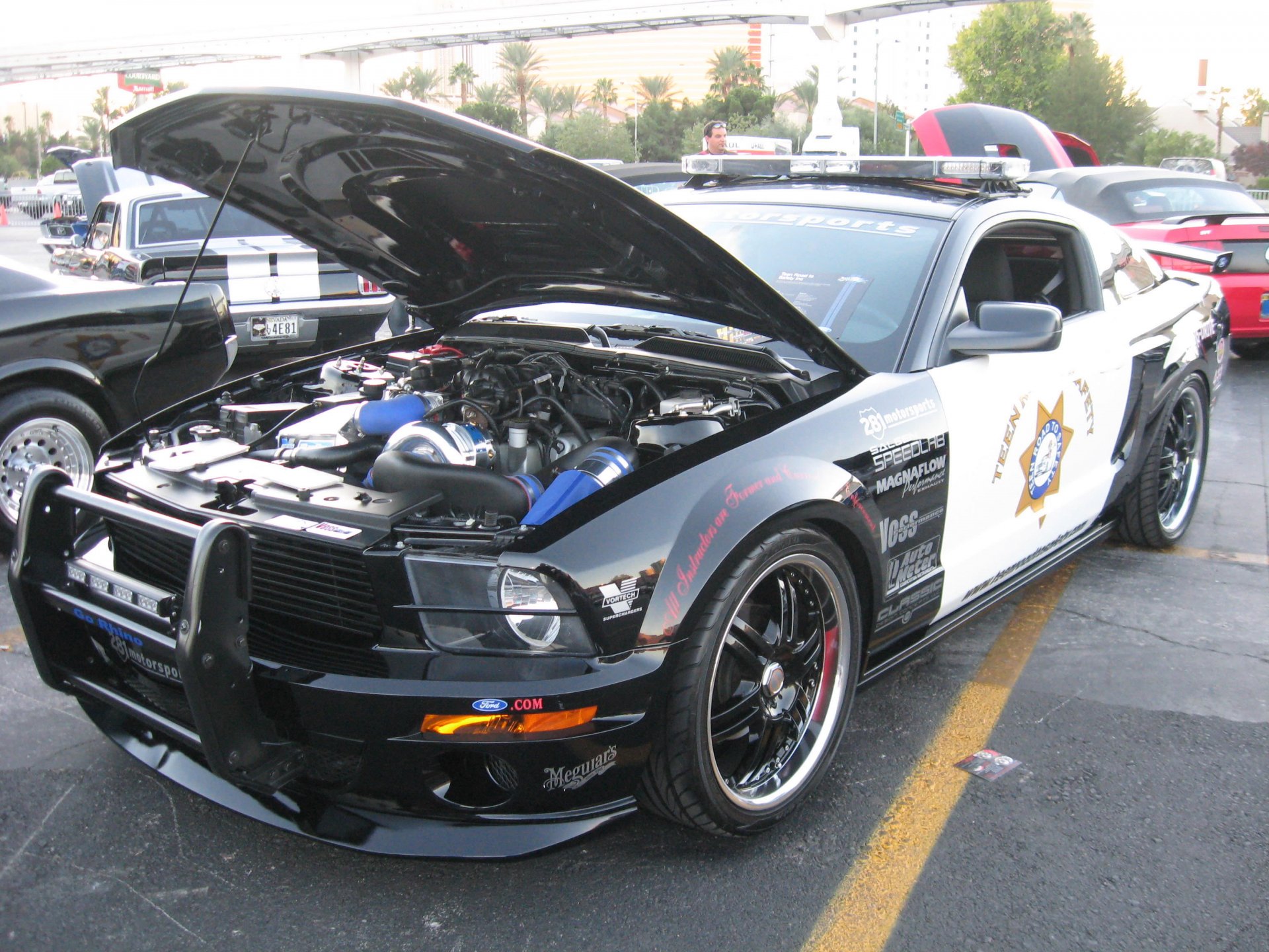 Download Vehicle Police HD Wallpaper