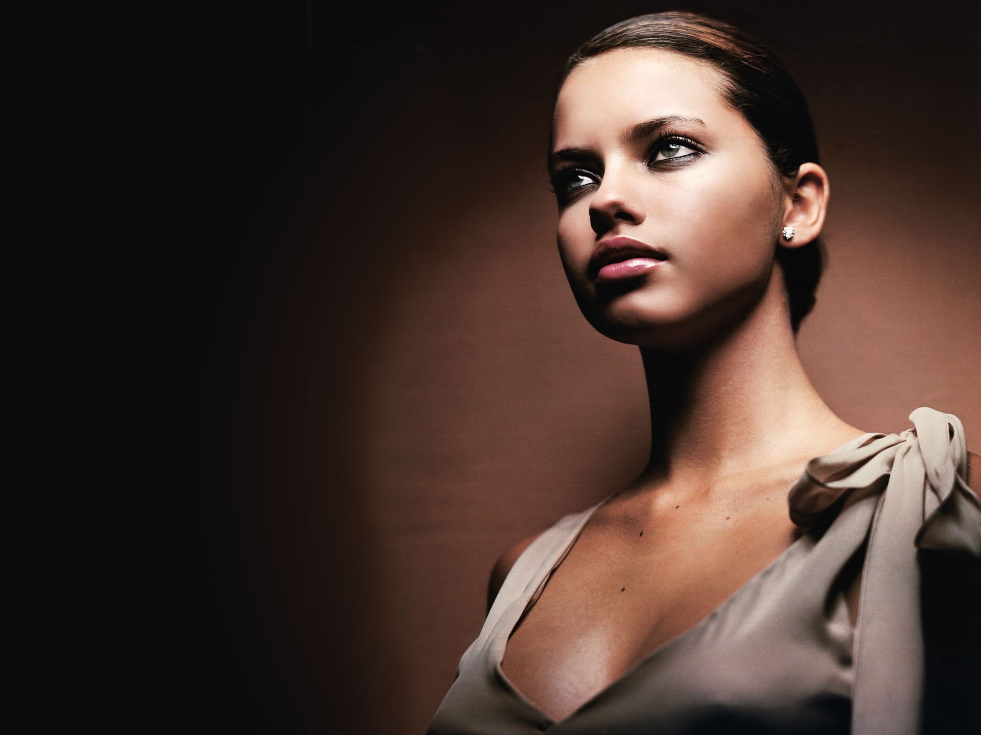 Celebrity Adriana Lima HD Wallpaper | Background Image