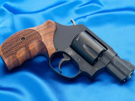 man made Smith & Wesson Revolver HD Desktop Wallpaper | Background Image