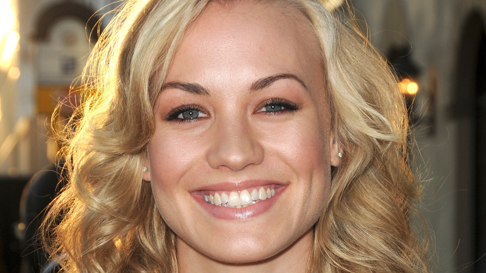 Yvonne Strahovski HD Wallpapers and Backgrounds. 