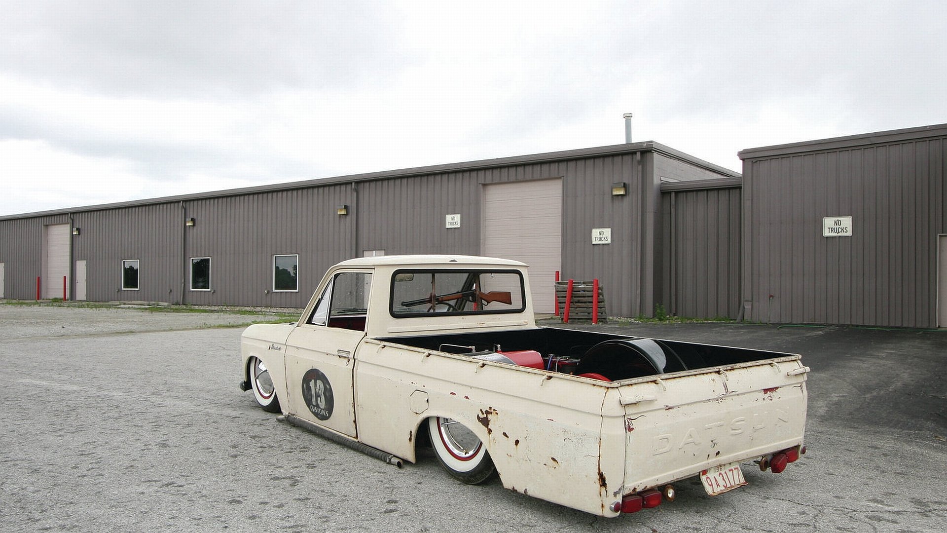 Download Vehicle Datsun HD Wallpaper