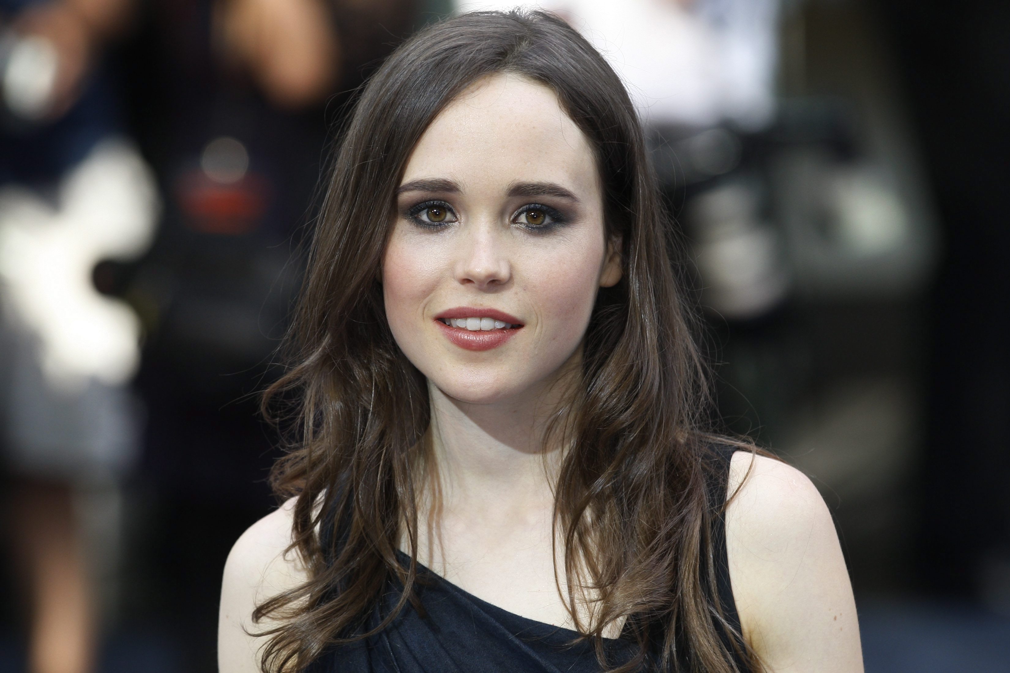 Download Celebrity Ellen Page Hd Wallpaper