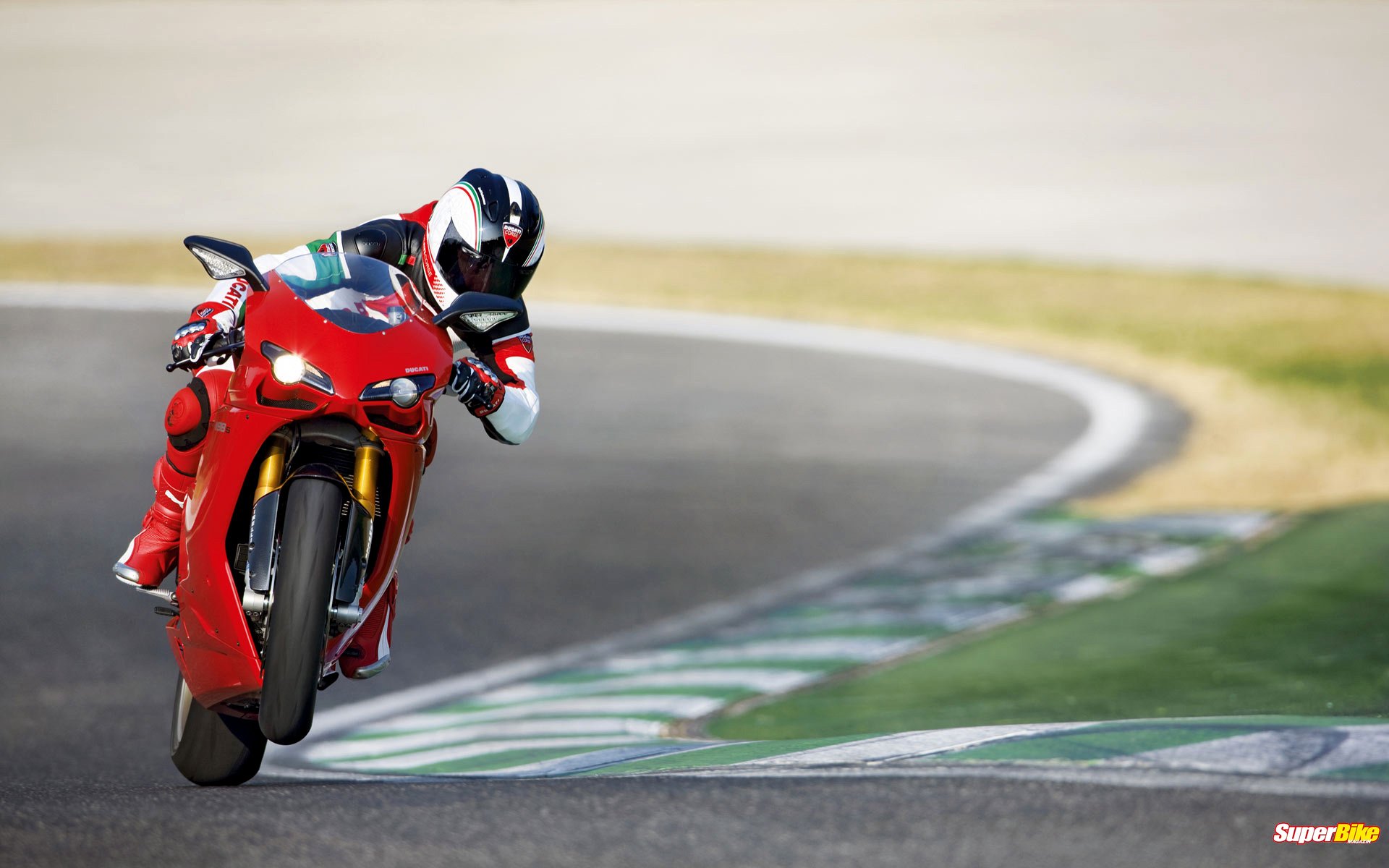 Moto bike racing. Ducati Superbike 1198 s. Ducati 1198. Мотоциклист Дукати. Мотоцикл спортивный на трассе.