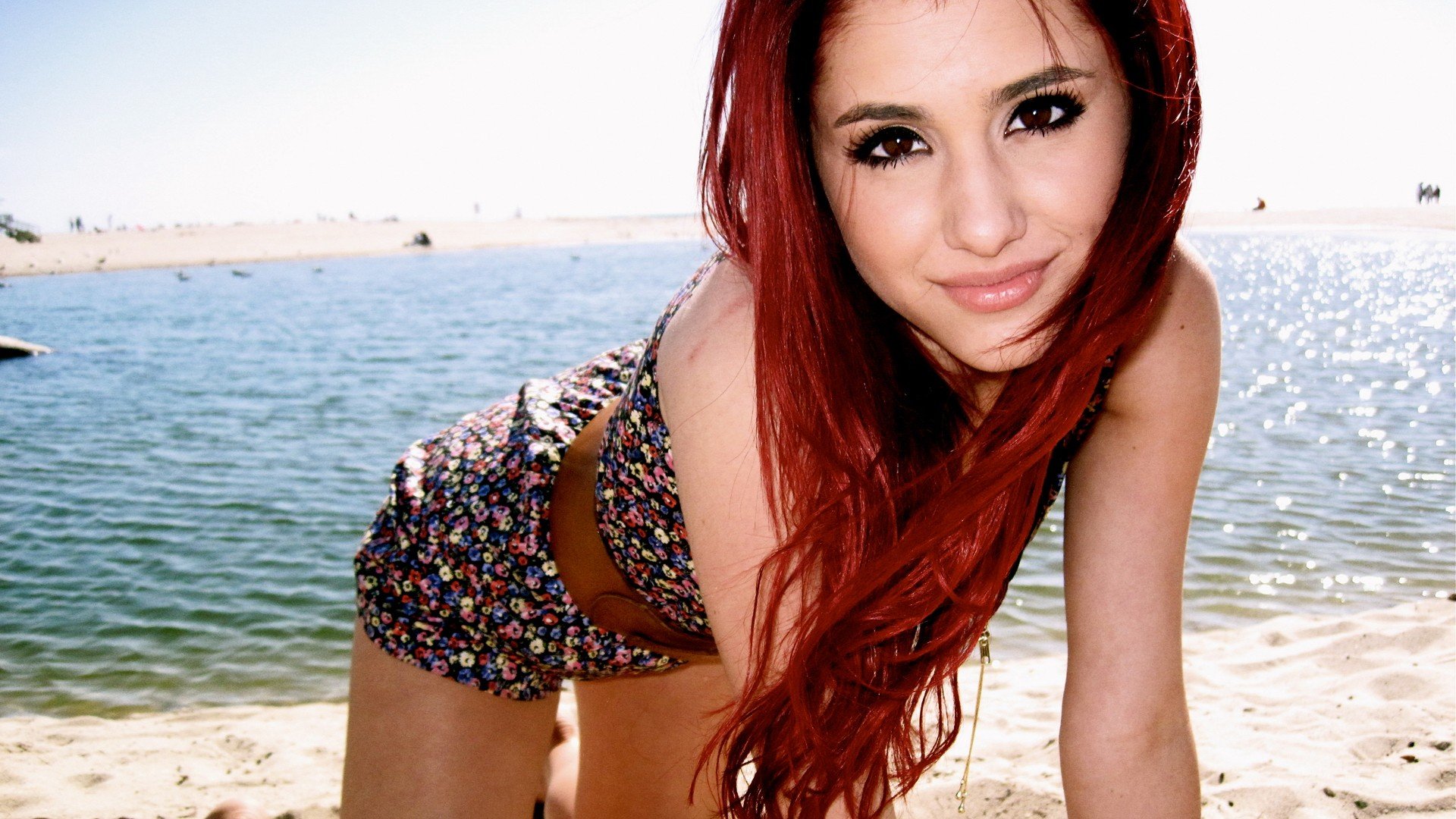 Celebrity Ariana Grande Beach Hd Wallpaper 