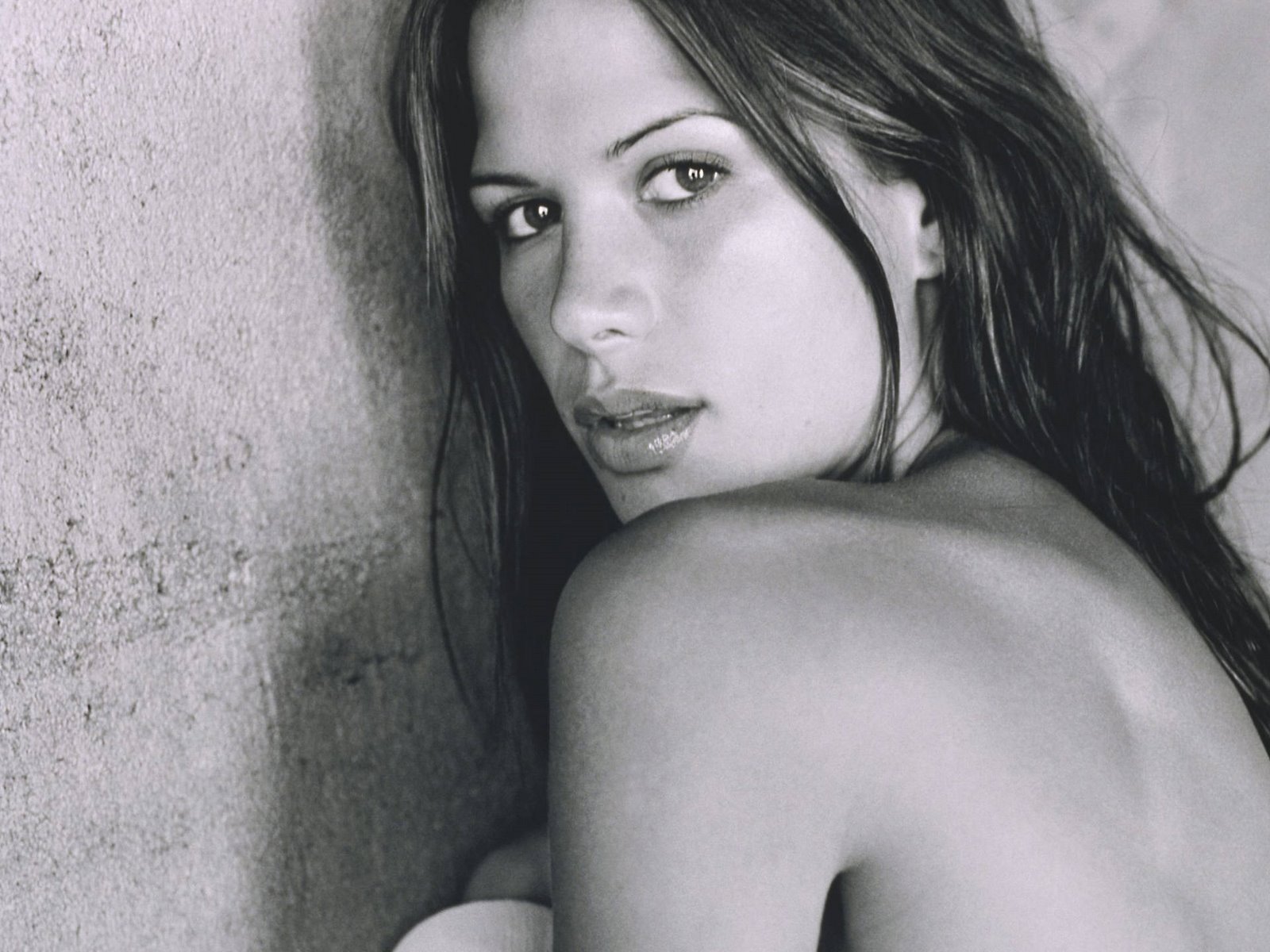 Download Celebrity Rhona Mitra Wallpaper