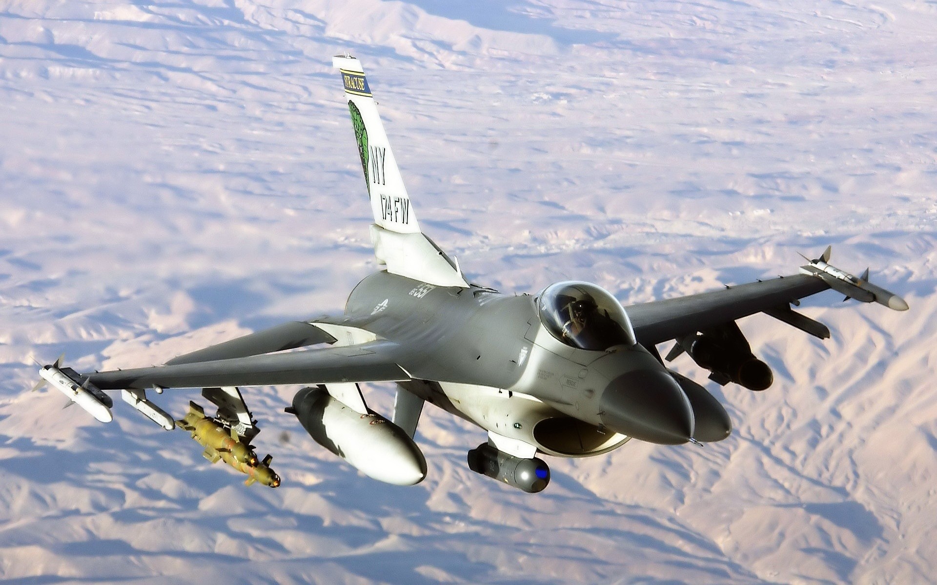 Military General Dynamics F-16 Fighting Falcon HD Wallpaper | Background Image