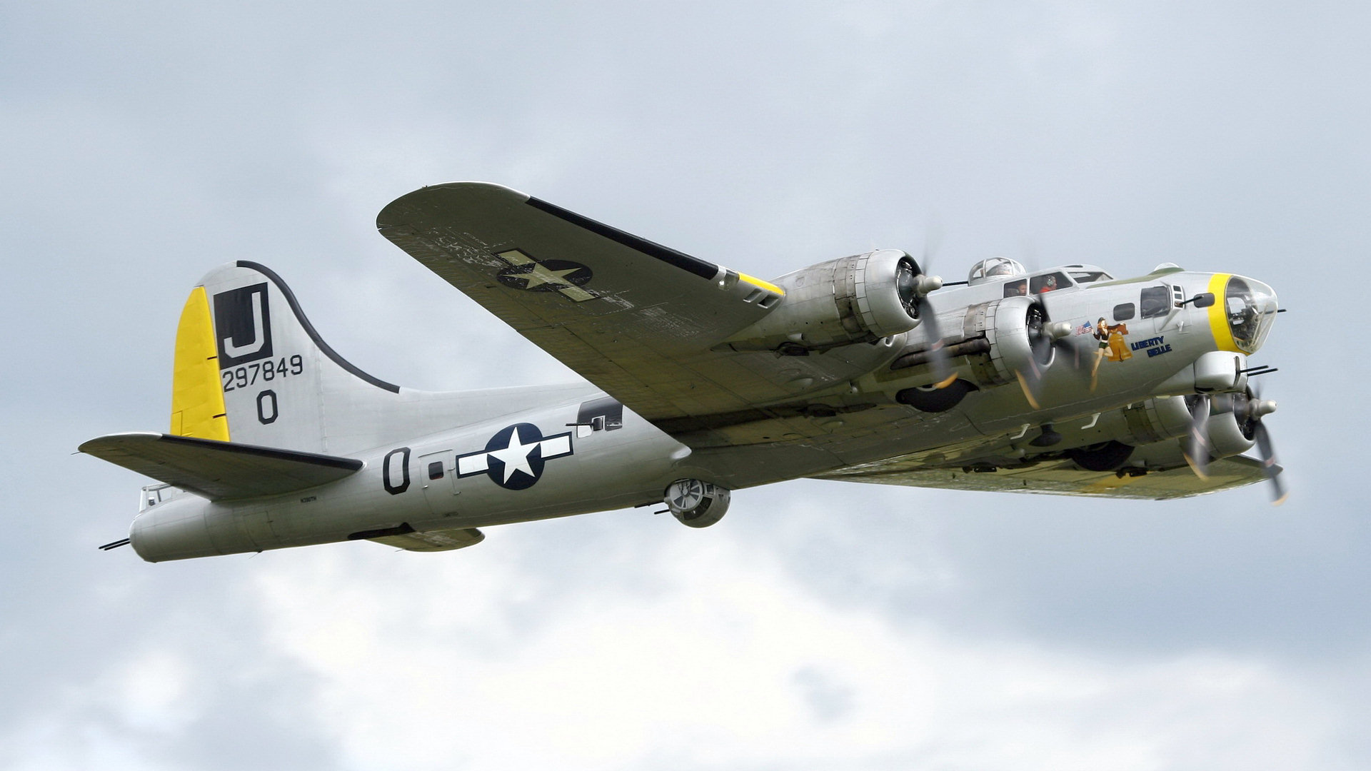 Military Boeing B-17 Flying Fortress HD Wallpaper | Background Image