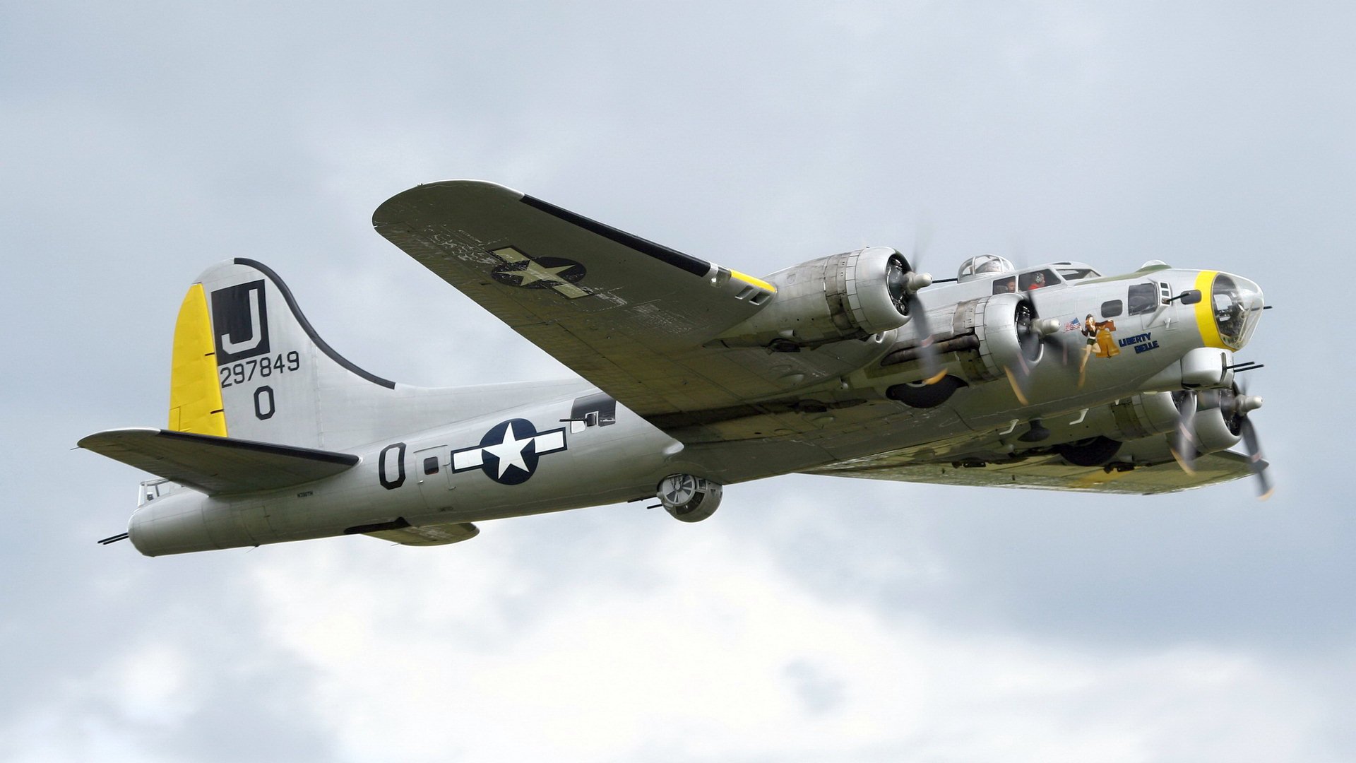 Download Military Boeing B-17 Flying Fortress HD Wallpaper