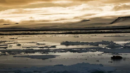  Arctic sunset