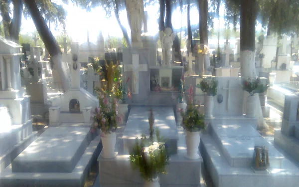  Cemetery dream.