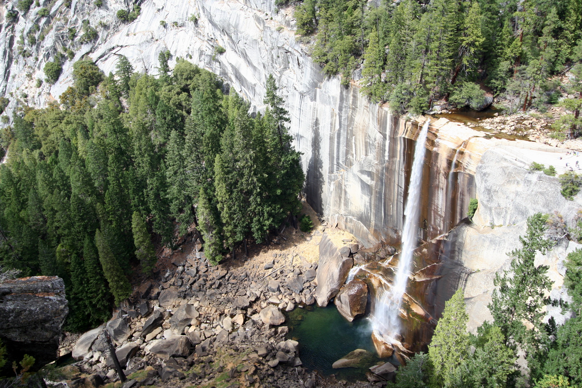 Mountain falls. Водопад Вернал, Калифорния, США. Йосемити парк водопад. Ассинский зеркальный водопад. Йосемитский водопад, Калифорния.