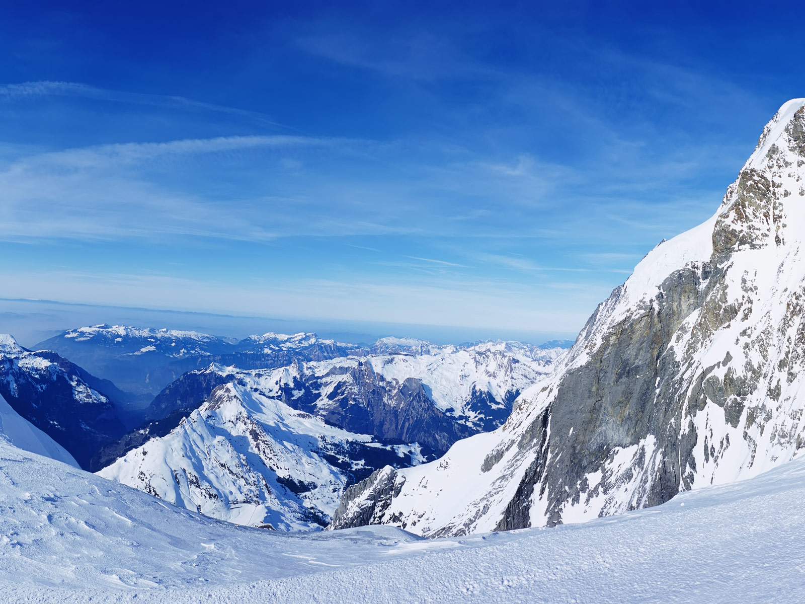 Горный all mountain. Снежные горы. Горы снежные вершины. Горы со снегом на вершине. Снежные горы на горизонте.