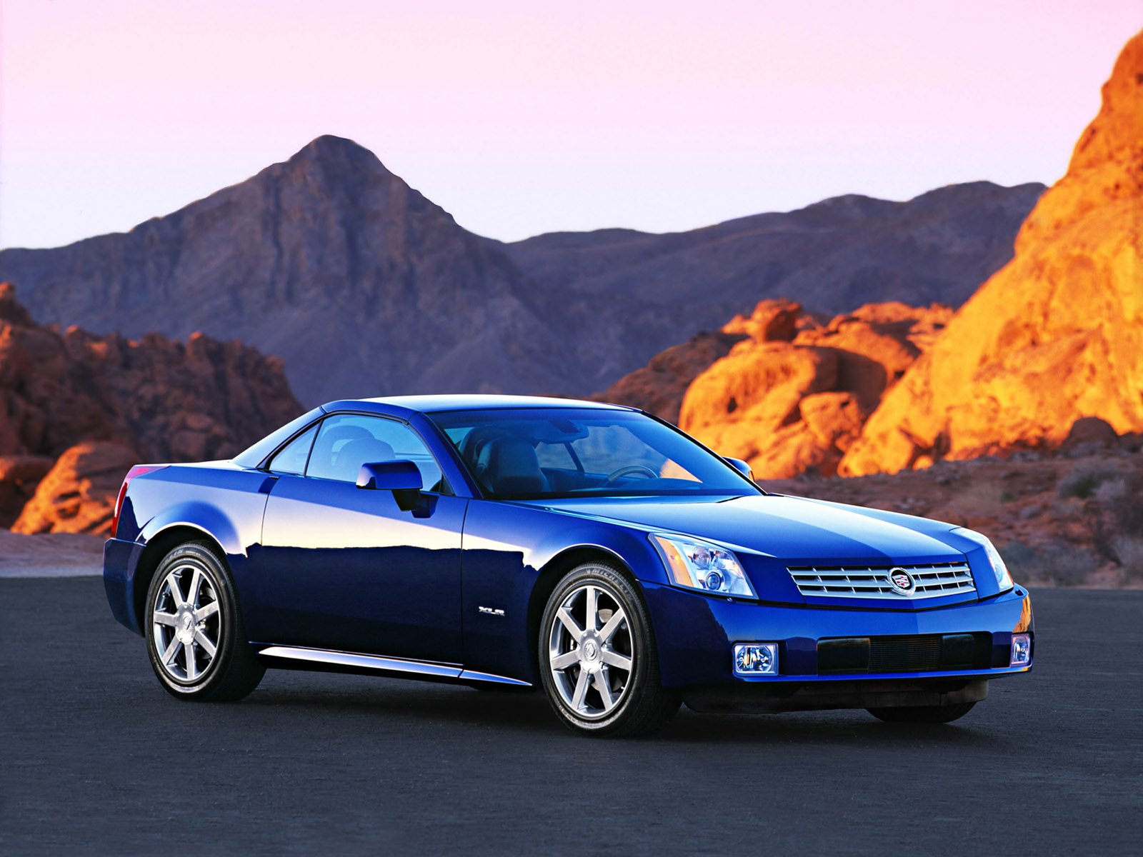 Download Vehicle Cadillac Wallpaper