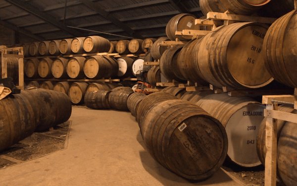 Man Made Barrel Whisky Cask HD Wallpaper | Background Image