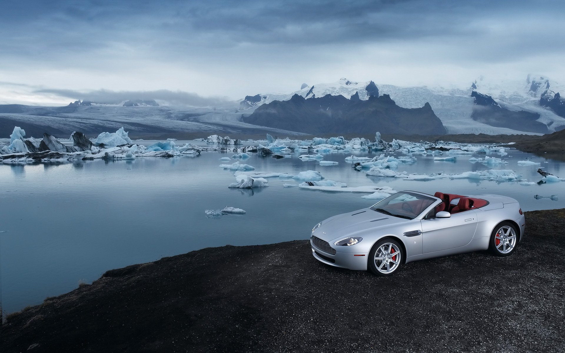 Download Vehicle Aston Martin DBS HD Wallpaper