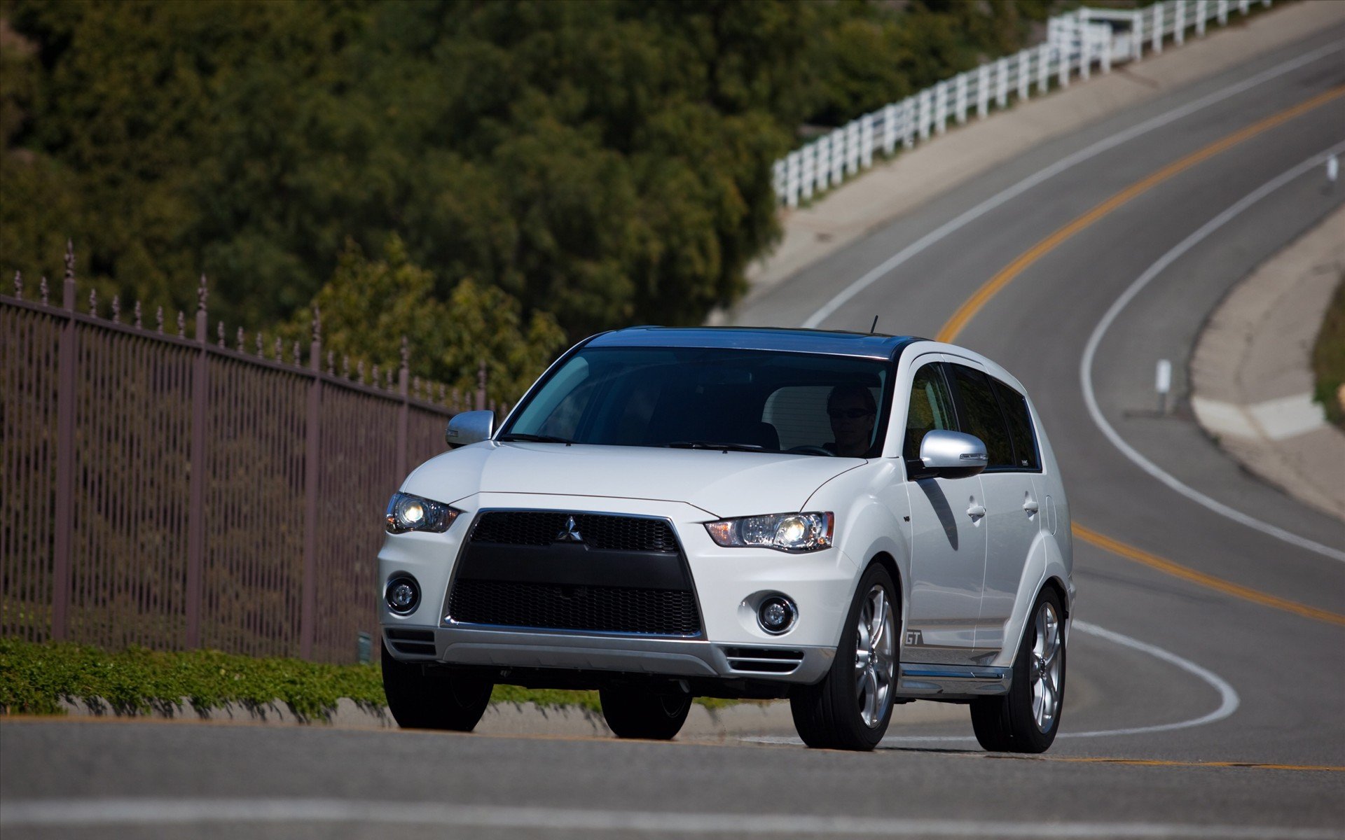 Download Vehicle Mitsubishi HD Wallpaper