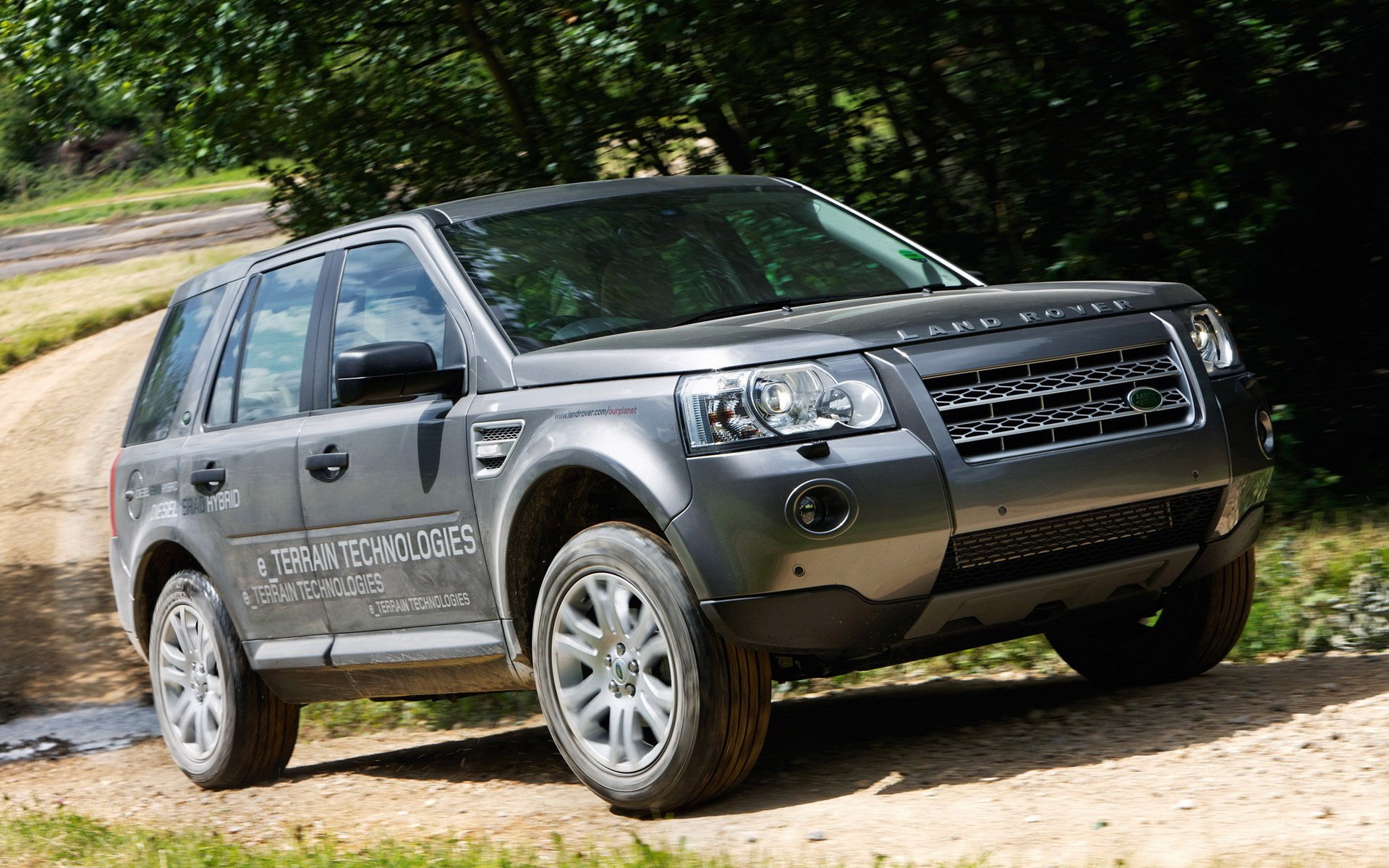 Download Vehicle Land Rover HD Wallpaper | 1920x1200 | Wallpaper Abyss