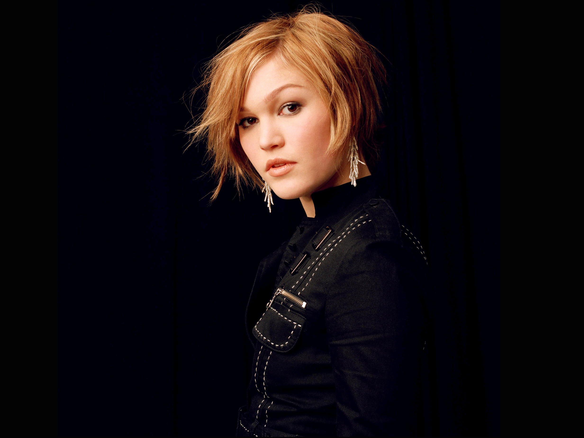 Julia Stiles HD Wallpapers and Backgrounds. 