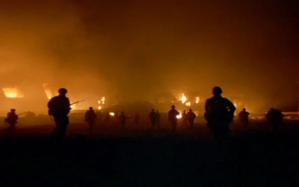 HD desktop wallpaper from the movie Full Metal Jacket showing silhouetted soldiers against a fiery, smoky battlefield backdrop.
