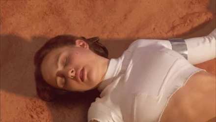 Padmé Amidala, portrayed by Natalie Portman, lies peacefully in a desert setting in this HD wallpaper from Star Wars Episode II: Attack of the Clones.